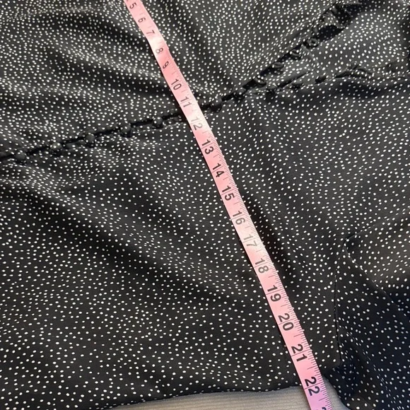 Express Slim Portofino Black Ruffle Collar Polka Dot Blouse Size Large - Picture 5 of 7